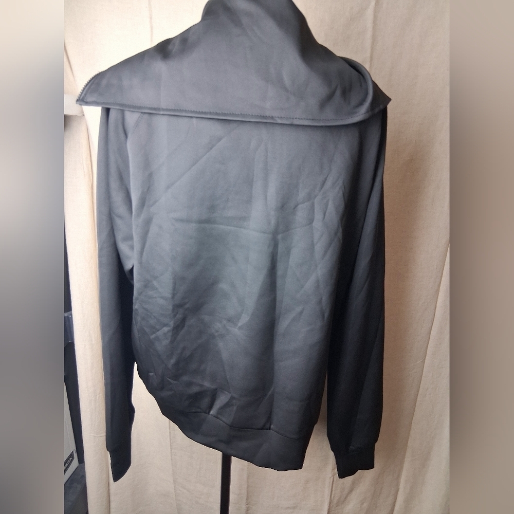 UVN Large Jacket - Picture 5 of 6